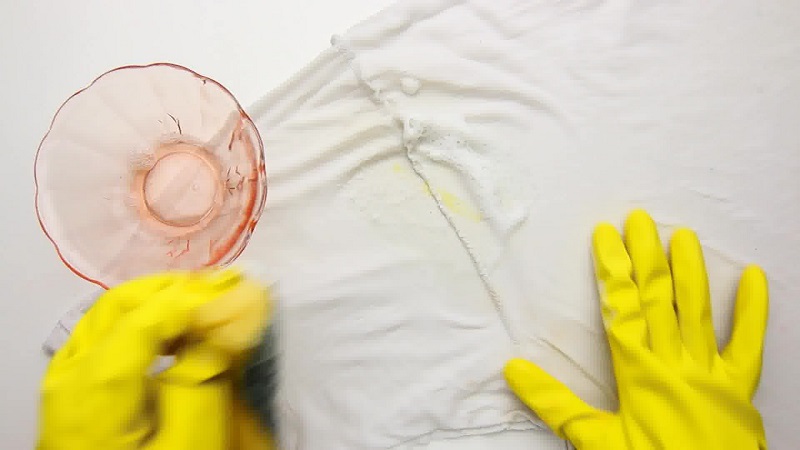 Farbe aus Kleidung entfernen: Anleitung nach Farbtyp